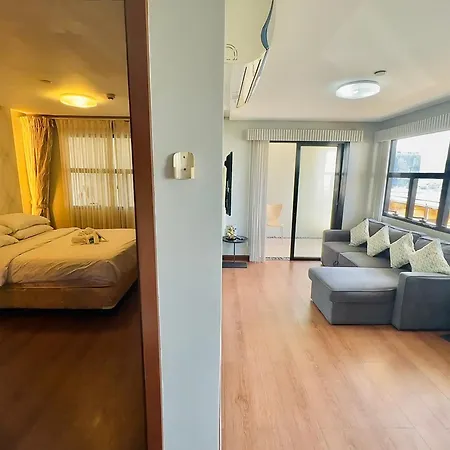 Spacious 1-Bedroom Appleone Equicom Ayala Cebu Exterior photo