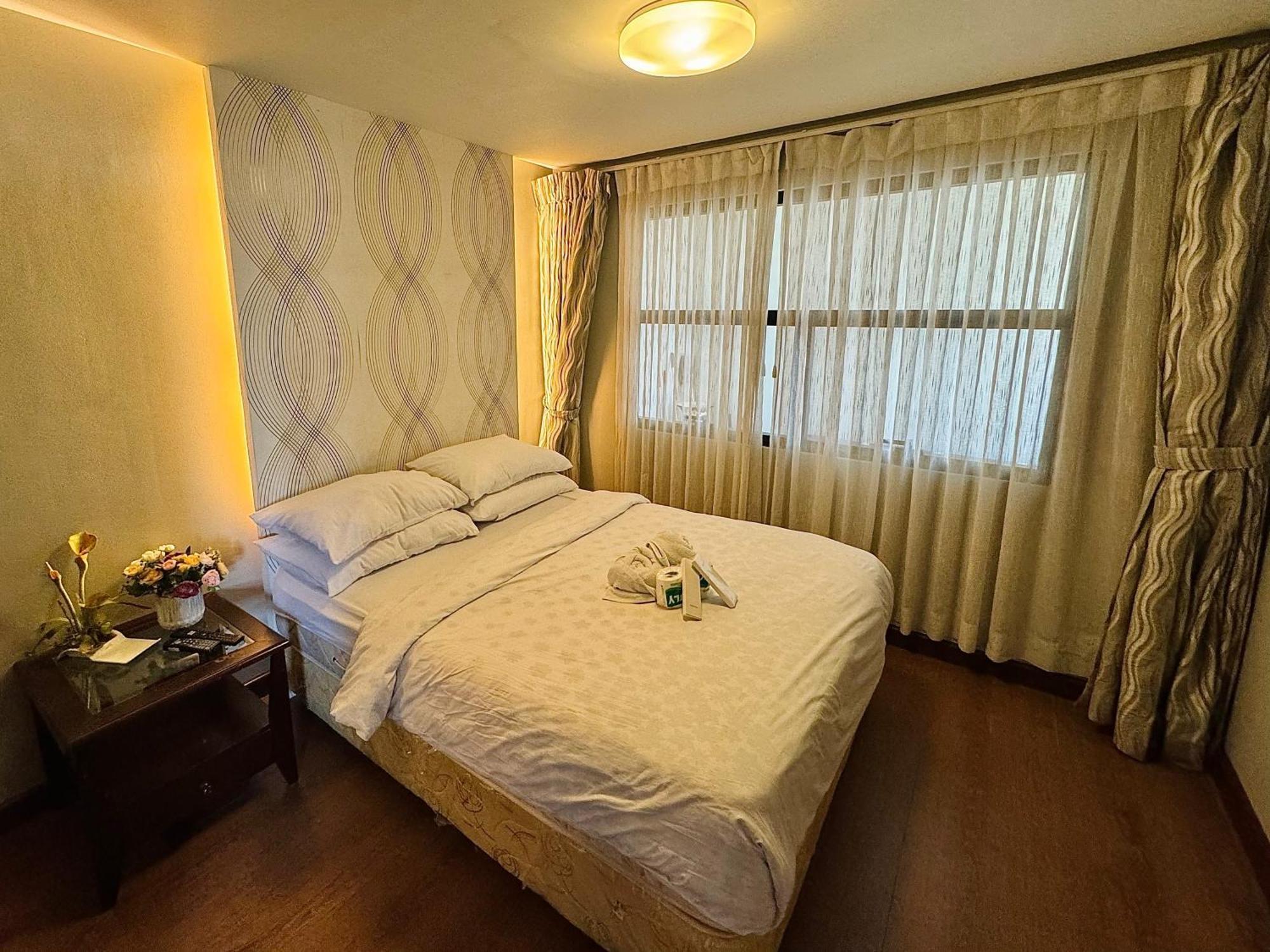 Spacious 1-bedroom Appleone Equicom Ayala Apartment