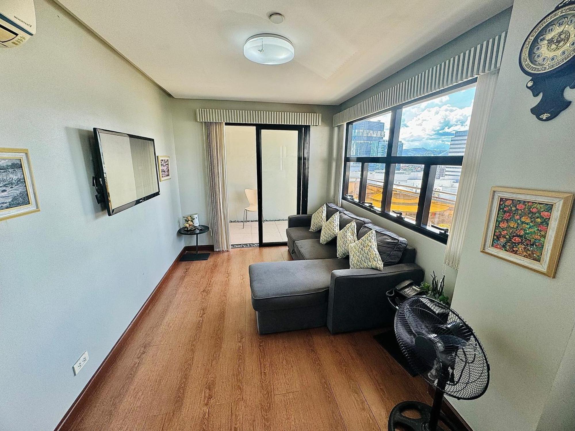 Spacious 1-bedroom Appleone Equicom Ayala * Cebu