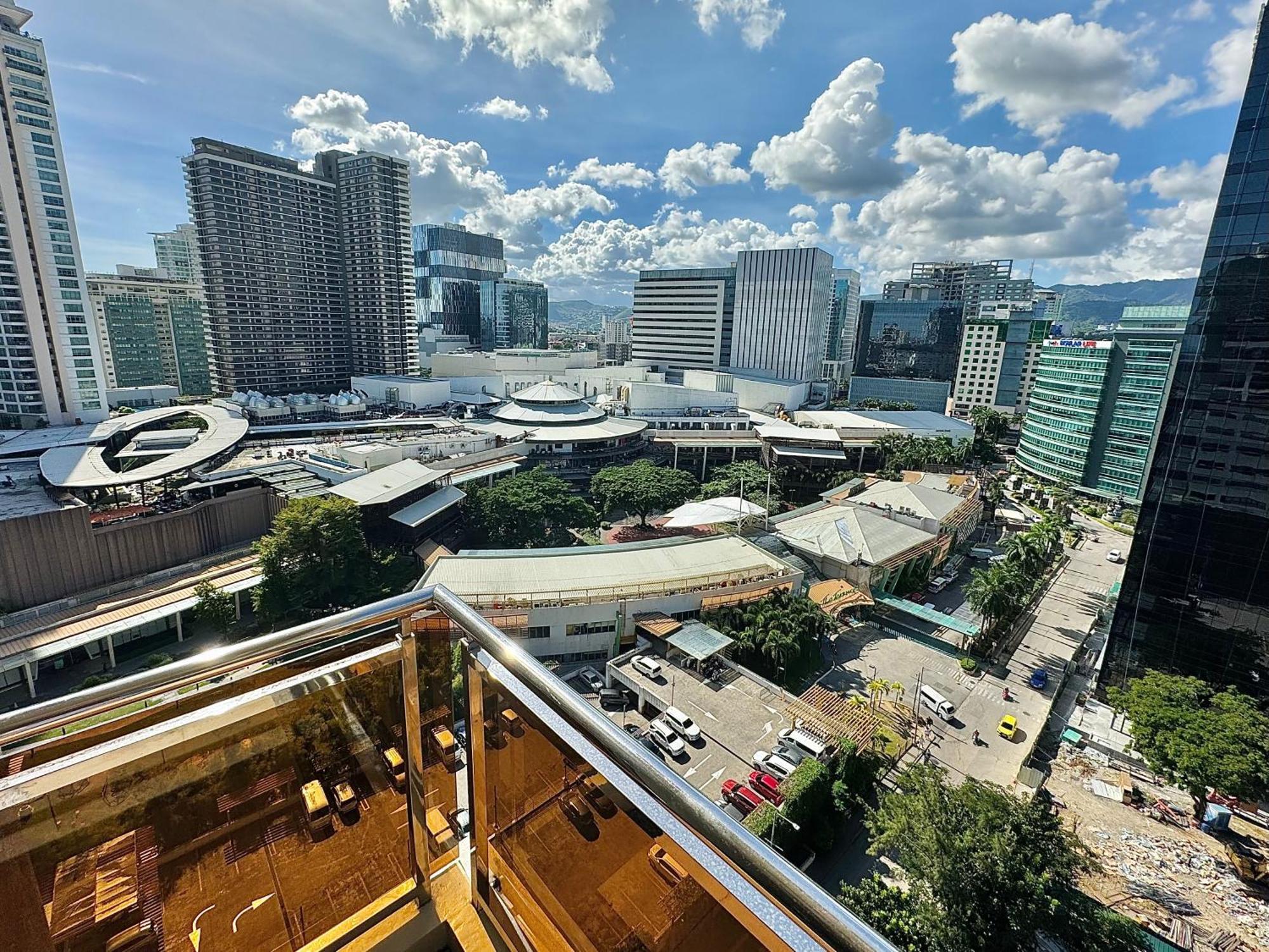 Spacious 1-bedroom Appleone Equicom Ayala Apartment Cebu